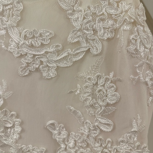 Alice + Olivia White Mini Floral Embroidered Dress (Size 2) - Picture 7 of 9